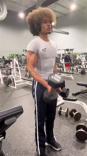 I heard listening to Zakota gives u a crazy pump🤷🏽‍♂️ #fyp #workout #zakota #undergroundmusic #lifting