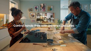 When you can't find or use the remote, Universal Gestures lets you control your TV like magic. With just your Galaxy Watch, you can conveniently control your TV with hand gestures. Know more: http://smsng.co/6189NiqsB. #SamsungVisionAI #SamsungAITV | Samsung