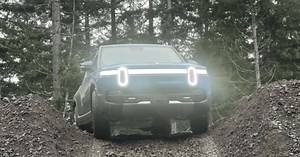 Rivian R1T first impressions: Teleport from sports car to luxury to off-road