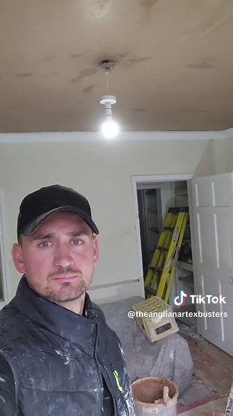 We have a Artex pattern in a terraced house lounge ! lets transform this retaining the cove and getting it flat and smooth. You don't have to rip this down save money and create a stronger shielding system our way is the best way ! lets go ! #property #periodhouse #home #plastering #old