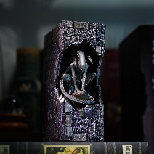 Xenomorph Book Nook With Warm LED Light | Handmade Alien Diorama Bookshelf Insert | Horror Sci-fi Decor Gift for Movie & Space Fans - Etsy