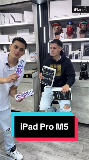 🚀✨ Cuando el poder se multiplica… yo también. iPad Pro M5 en iPlanet: rendimiento brutal, diseño increíble y accesorios que lo llevan a otro nivel 🤯💻✏️ Pantalla, potencia y productividad en su máximo… ¿Listo para llevarte el combo completo? 😎🔥 #iPlanet #iPadProM5 #AppleColombia #PencilPro #MagicKeyboard
