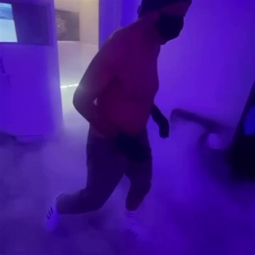 @cryocare_au coldest cryotherapy chamber in the world -280* 😂 ice therapy can build immune system fights depression or mood builder, cause massive weight loss fight inflammation , skin diseases , drug addiction and make u act silly ❤️ | Russell Simmons