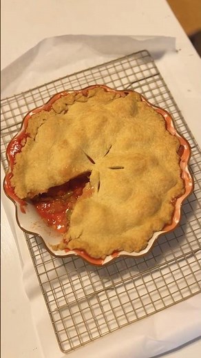 Homemade Strawberry Rhubarb Pie #baking #pie #homemade