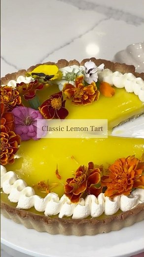 This lemon tart is the dessert that tastes like the first warm day of spring.🍋