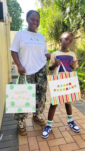 Mawuya epartyn phatha iGift, makwe Yama wele phatha 2, iwonake uPlaki 😍🔌 #lee #fyp #siblinggoals #birthday #partytime