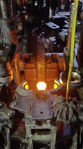 Glass Industry Technology: Bottle Forming Line Process#GlassBottleManufacturing 🍾🔥