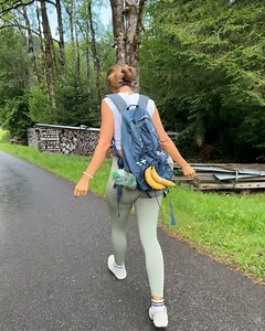 @travel.withcutie on Instagram: "Sorry not sorry for being weird. Hoff die Fotos vom Wandern heute gefallen euch trotzdem 🫢🥾😋"