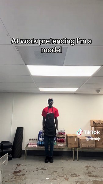 Imagine me on a runway 😂🥲😆 #model #modelling #summrs #back2dabasics #nyfw #runwaywalk #runwaymodel