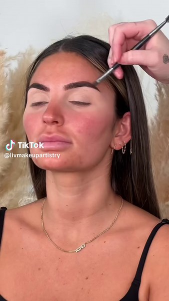 Achieving Fox Eye Makeup Full Glam Look