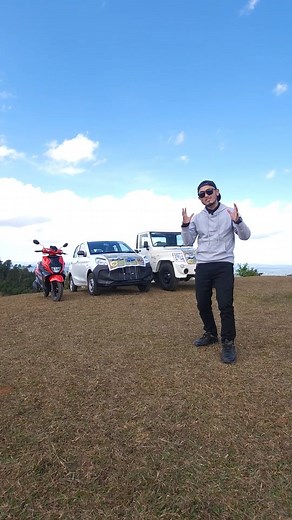 Ferdinand Rani on Instagram: "Phi lah ju poi shane? 😱 Naduh ka 2tarik shaneng haduh bnai kyllalyngkot, la plie ia kine ki jingpyni light Christmas ha kane ka park kaba phi lah ban iawan peit kai."