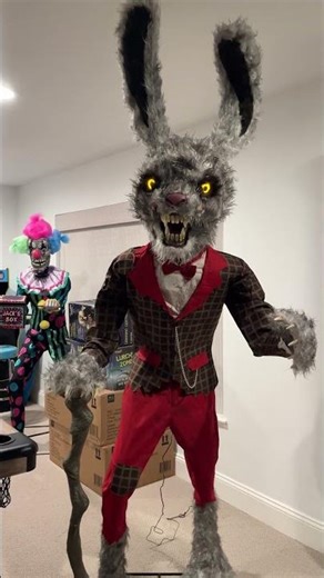 HORRIFYING HOPS HOPPED IN MY JORTS 😱 #animatronics #halloween #spirithalloween #homedepothalloween