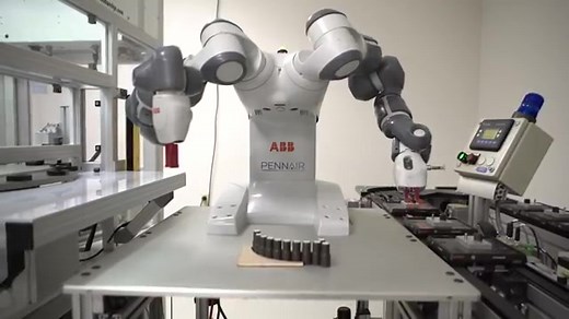 Demco Automation公司自动化环形装配线与ABB公司YuMi双臂机械臂展示