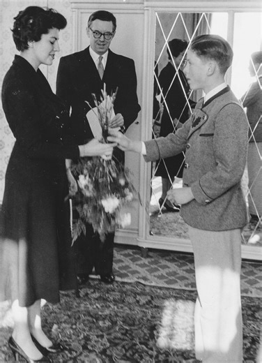 Deutschlands Große Clans - Die 4711-Story (S04E02) (2020) | ČSFD.cz