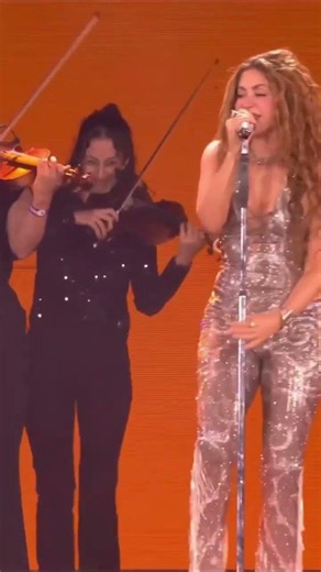 LA PARED LIVE - SHAKIRA 🐺💥 #shakira #viral #lmynlworldtour #shorts