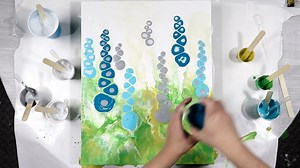 Large abstract flower paisley design using the pipette pour method