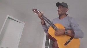 Joseph Antoine Bell chante ! 😁🎶🎵 | MbockyCulture