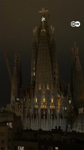 Landmarks go dark for Earth Hour | DW News