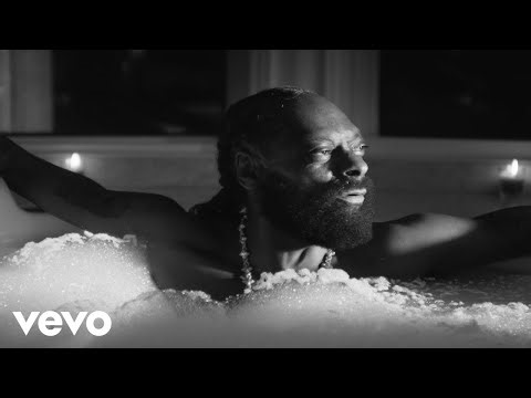 Snoop Dogg - Bread Under The Bed ft. Stresmatic