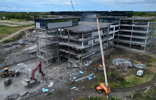 Demolition of Hoffman Estates’ iconic Sears complex starts, opening a new era for high-tech industry