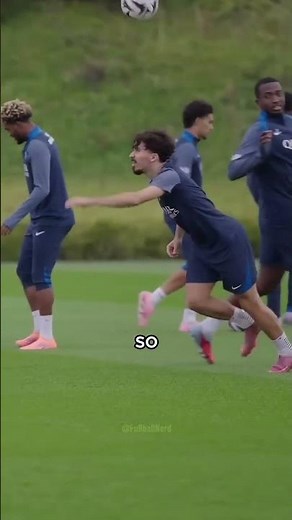 Vitinha spielt OHNE Schnürsenkel?