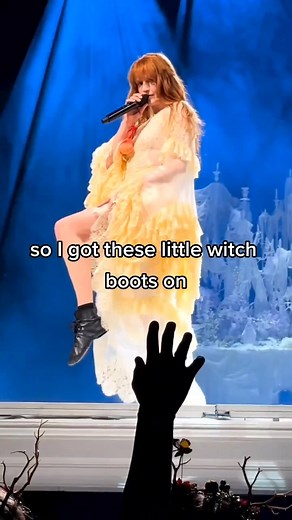 Right after it happened and then the aftermath, the broken foot saga. Florence talking to the audience at @The O2 right after she broke her foot at the first London show of the Dance Fever tour and then talking to the audience at her 2nd London show, 10 weeks later. 🎥: @theo, cameron_harris17 Will Florence be wearing shoes on the Australia/New Zealand leg of the dance fever tour? tbd #florencewelch #florenceandthemachine #dancefevertour #brokenfoot #london