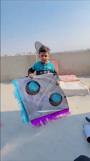 SMALL CHILD FLYING A BIGGEST KITE❤️🪁#kiteflying #child #shorts