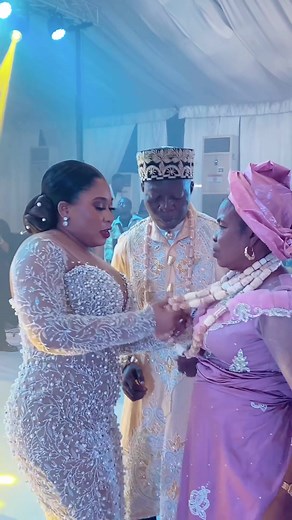 Hot and Joyful Wedding Reception Dance with Family