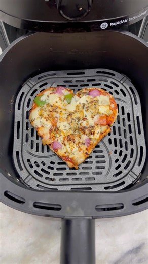 Quick & Crispy Heart Bread Pizza 🍕#shorts #food #ytstudioes #trending #airfryer #easyrecipe