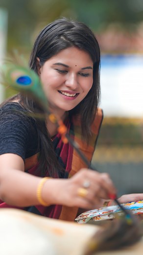 Aaj Gopa Ashtami par ek divine moment experience kiya 💫 Vidyadham Mandir me Gau Mata par Shri Krishna ji ka chitra banane ka Soubhagya mila 🐄🎨 @shrishrividhyadham me Mene brush uthaya, par dil me sirf ek hi bhavna thi — bhakti aur prem 💛 Is pavan karya ke liye maine sirf natural, harm-free colors use kiye — taki Gau Mata ko zara si takleef bhi na ho 🌿💧 Sab ne itne pyaar aur aashirwad diye ki laga, Krishna ji khud muskurake keh rahe ho — “Well done, meri bhakt!” 🌸💖 Ye experience sirf art 