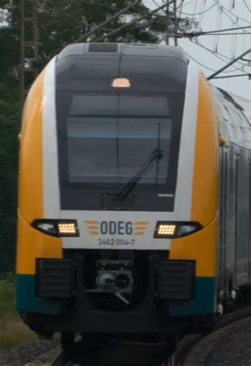 Ein träumschen 😻 ———————————— 3462 004-7 ———————————— Mit dabei war niemand ———————————— Ort: Herrenkrug ———————————— Die Vervielfältigung, Verbreitung oder anderweitige Nutzung dieses Videos – ganz oder in Teilen – ist ohne meine ausdrückliche, schriftliche Erlaubnis nicht gestattet. Alle Rechte liegen bei mir als Urheber. Trotzdem dessen werden die Person strafrechtlich verfolgt. ©️ ———————————— Aufnahmedatum:14.7.2025 ———————————— Verwendete Kamera Sony FDR AX-43a ———————————— @Zugfotografie