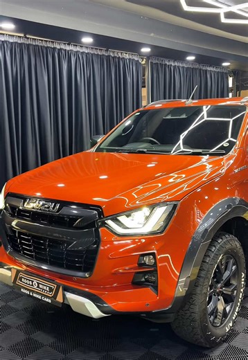 2022 Isuzu D-Max 3.0 V-Cross: Built for Work and Adventure