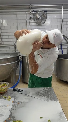 Why did it explode like that? 🧀💦😳 | UNILAD