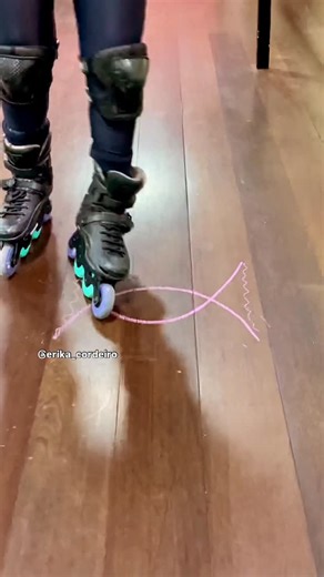 Eríka Cordéiro | Certified Skate Instructor on Instagram: "Forever Crossover tutorial . . ⛸️: @rollingsports Store . . 🎥: @mdinis . . #skating #tutorial #rollerskating #rollerblading #crossover"
