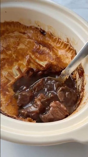 Slow Cooker Beef & Guinness Pie 🥧 #slowcooker #irishrecipes #cooking #pie #boredoflunch