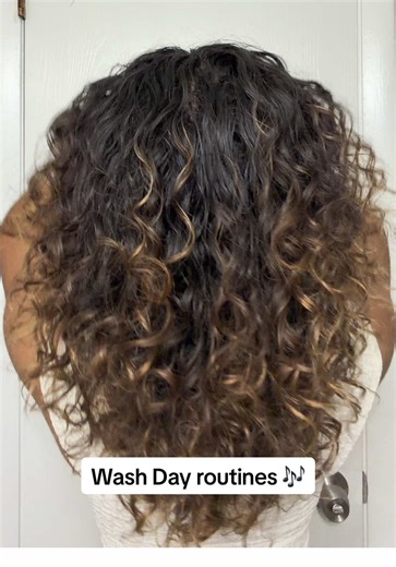 Yes diffusing hair is time consuming but it’s also a greatt fudging time😅 #naturalcurls #curlyhair #curlygirl #curlyroutine #curlyhairroutine