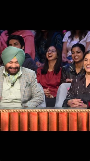 @karanxeditx on Instagram: "𝗪𝗮𝗶𝘁 𝗳𝗼𝗿 𝘁𝘄𝗶𝘀𝘁 😂 @kapilsharma . . #kapilsharma #priyankachopra #explorepage #funnyvideos #viralreels"