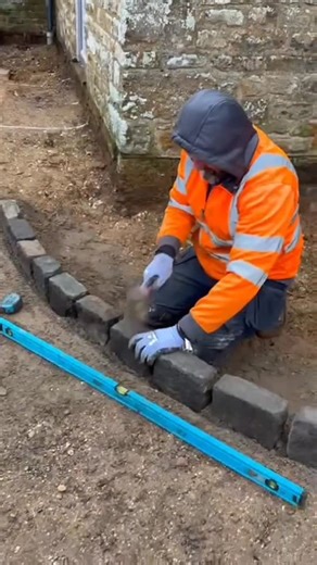 Watling Reclamation on Instagram: "Granite edging being laid as kerbs for a driveway to and old barn. The tarmac drive has been in place since the 1980’s and was originally laid up to the barn. This left it looking bare and quite harsh when up against the 18th century ironstone walls. Taking the drive back to create planing areas obviously creates the possibility of crumbling edges and smushed verges. So a substantial kerb makes a lot of sense. It’s good to see how that centuries old ironstone s