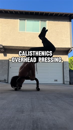 Start training overhead bodyweight strength. Here are two foundational exercises…👇 -Pike push ups: basis for all overhead pressing. Master this first! -Frog stance: begginer over head hold to start you handstand and planche journey. *BONUS* -Press tuck: basically a frog stance without the support of your knees on your arms. This is the first progress towards handstand push ups and handstand 90 presses! Follow for more calisthenics tips and workouts. If you need help with a customized workout ro