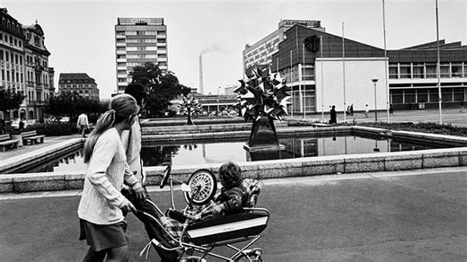 Ausstellung: Leipzig-Fotos und neue Treppenskulptur im Grassi