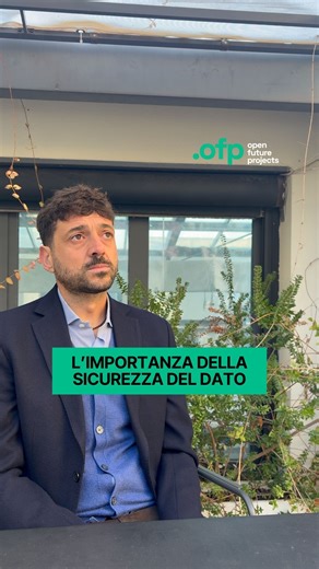 @open_future_projects on Instagram: "I dati non spariscono quando spegni il telefono. Restano. Viaggiano, si accumulano, vengono copiati, incrociati, rivenduti. Spesso senza che ce ne accorgiamo davvero. La sicurezza dei nostri dati è una condizione quotidiana: riguarda come lavoriamo, come comunichiamo, come ci fidiamo. Il problema è che ci siamo abituati a dare tutto per scontato. Un accesso rapido, una password debole, un file condiviso “solo per comodità”. Poi arriva una violazione, un acces
