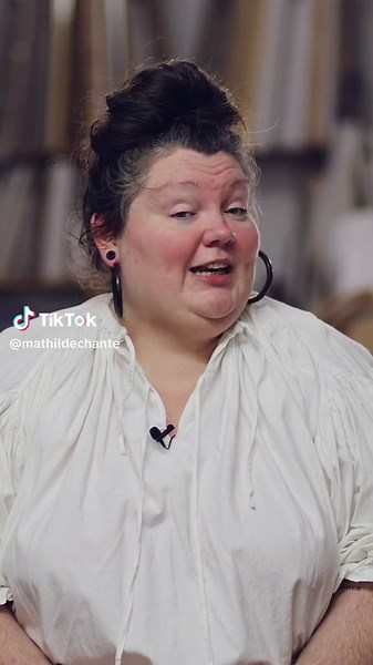 Resolution 2024 : developper encore plus de projets de #podcast Mathillages, engagés comme poétiques ! Arrive d’ailleurs tout bientôt un nouvel episode de #LaVieEnProse 🤍🎙️ Likez ✏️ Commentez 💌 Partagez 🙏🏻 #Mathilde #LaNuitLeJour #TheVoice #feminisme #Artiste #Engagée #Chansonnière #feministe #balado #Mathillages