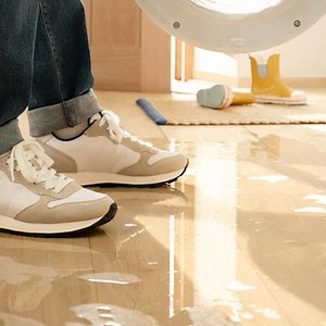 Discover Quick-Step, the only 100% waterproof laminate floor. Perfect for every room - from bathroom to kitchen. | Quick-Step
