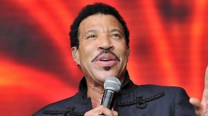 Lionel Richie's live performance for "Hello". | Frequência Modular