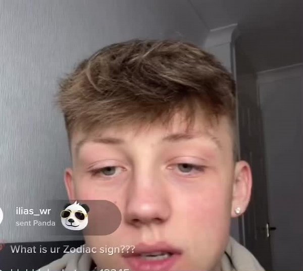 Burps on command during live 🔥🔥