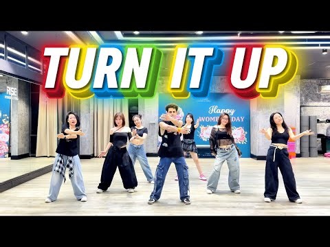 TURN IT UP IGGY AZALEA FT TYGA / ZUMBA / MIC CHECK STUDIOS / ZUMBA FITNESS / 🧠VARUN