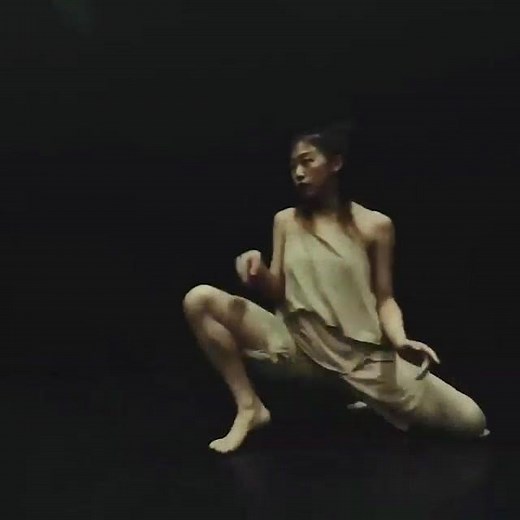 9.9M views · 79K reactions | Amazing Dancing by @李可华 (Li Kehua or Lico) Follow her: On Facebook https://www.facebook.com/profile.php?id=100012427302497 On youtube https://www.youtube.com/channel/UCpvCDp2IiZv_pjaBbOAWQcA Music: Music for Pieces of Wood LSO Percussion Ensemble Album: Sextet - Clapping Music - Music for Pieces of Wood Original Link from her youtube page https://www.youtube.com/watch?v=zOfUaMbw_pw | Dancefloor | Facebook