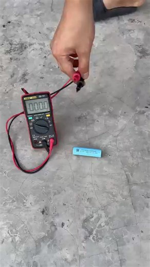 14K views · 55 reactions | What Happens When You Smash a Lithium Battery?  #18650 #BatteryTest #DoNotTryThis #shorts #fblifestyle #hacks #trick #reels #reels #reelsinstagram #education #electronics #electrical #experiment #engineering #diy #circuit #technology #science #creative #student #learning #arduino #project | Om enterprineur | Facebook
