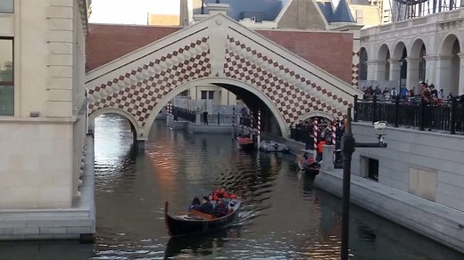 Dalian, China, Offers Gondola Rides in Its Answer to Venice, Italy