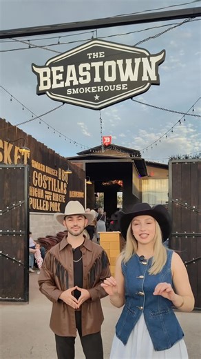 Rodolfo Franco on Instagram: "El humo, el tiempo y el sabor se encuentran en un solo lugar 🔥 The Beastown llega a Aguascalientes con un concepto texano donde todo se cocina a fuego lento durante 17 horas de ahumado. Ambiente 100% familiar, servicio que se siente desde que llegas y sabores que realmente se quedan. Aquí no solo vienes a comer… vienes a vivir la experiencia. 📍 Aguascalientes 🔥 100% recomendado 🍖 Para venir en familia o con amigos #restaurant #aguascalientes #comida #fnsm #food"